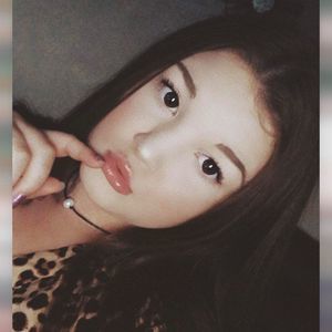 Meet your Posher, Larissa